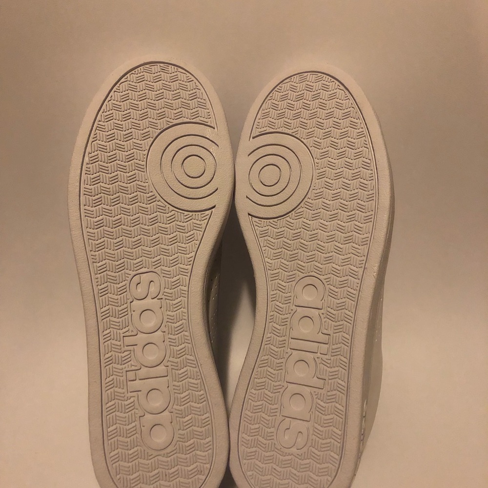 NWT : Adidas sneakers 👟 - Picture 5 of 7